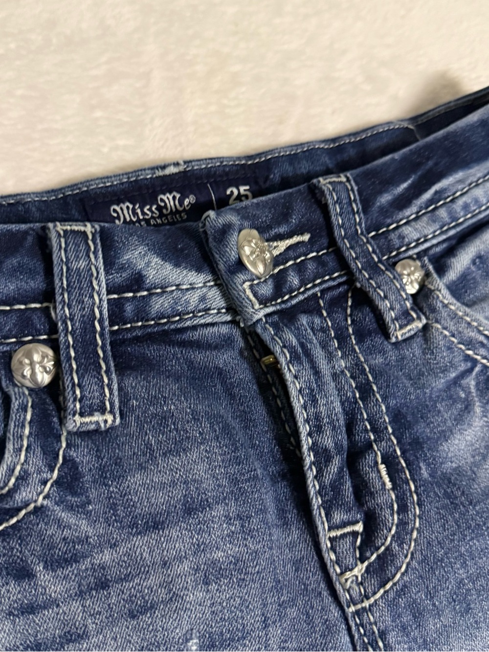 Miss Me Womens 25 Mid Rise Denim Shorts Distressed Frayed Hem Stretch Blue Jean